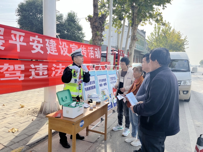 蒲城公安交警積極開展冬季交通安全專項整治行動。