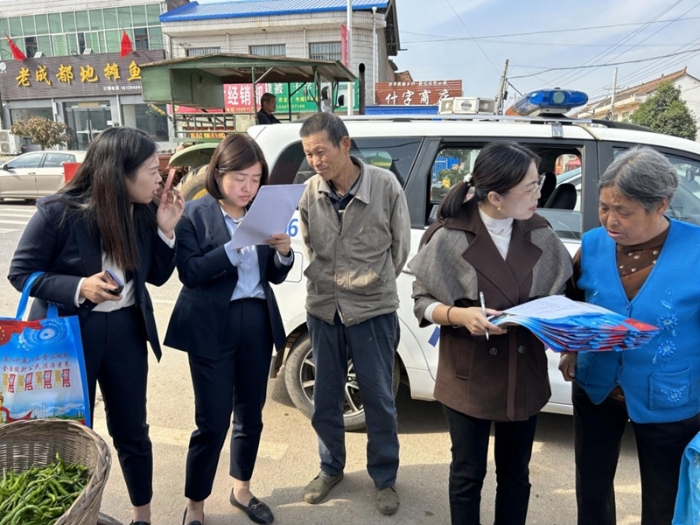 臨渭區司法局開展普法進集會活動。