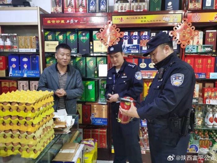 富平公安對轄區“九小場所”開展消防安全大檢查。
