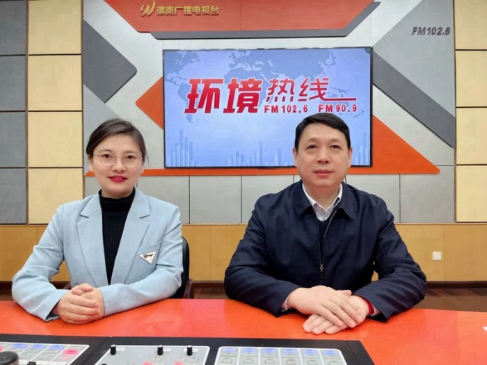 渭南市委政法委副書記李永剛做客《環境熱線》。