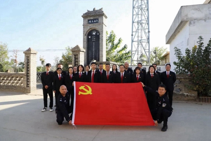 潼關法院赴瀵井村紅色教育基地開展主題黨日活動。