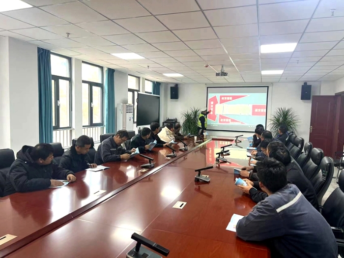 韓城公安交警走進貨運企業開展“文明交通 你我同行”主題宣傳活動。