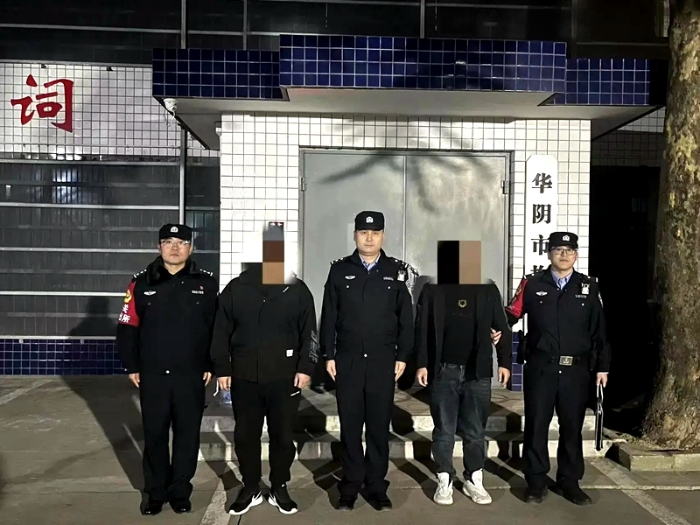 兩男子散發張貼涉黃涉詐“小卡片”落法網。.webp
