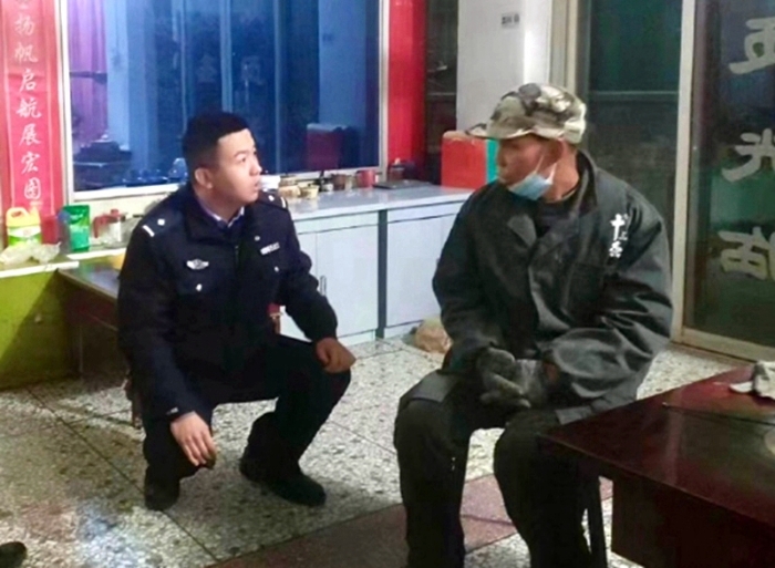 老人走丟，韓城民警傾心盡力找回。