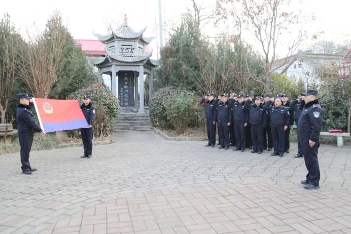 渭南中院法警支隊與潼關法院法警大隊兩級警隊共同慶祝“第四個中國警察節”暨秦嶺生態環境保護普法宣傳實踐活動。