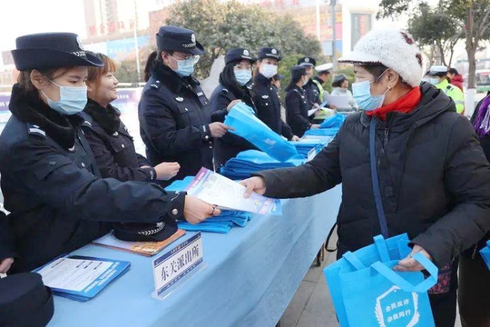 大荔公安開展“砥礪奮進110，一心為民保安寧”主題宣傳活動.