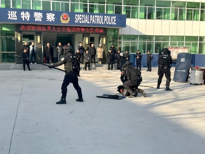 白水公安巡特警大隊開展“向人民報告”暨警營開放日活動.