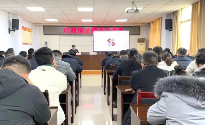 華州區(qū)法院舉辦行政執(zhí)法規(guī)范化培訓(xùn)講座。