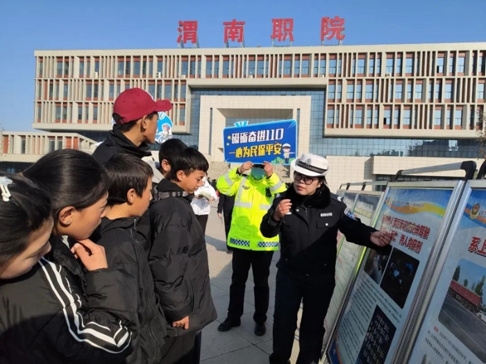 高新交警大隊(duì)開展“砥礪奮進(jìn)110 一心為民保安寧”主題宣傳活動(dòng)。