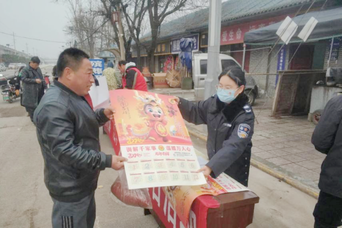合陽縣司法局洽川司法所在鎮街道開展普法宣傳活動。