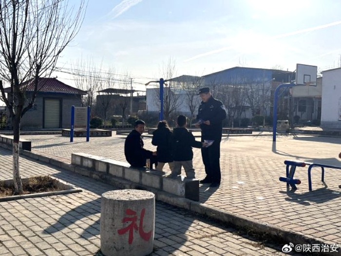 富平公安開展打擊整治網絡謠言宣傳活動。