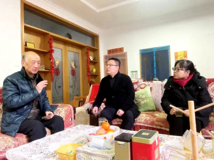 蒲城法院開展春節前慰問退休老同志活動。