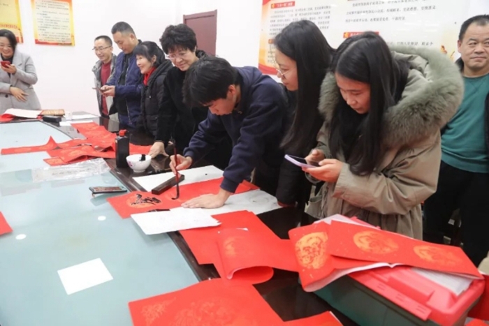 渭南市人民檢察院開展“迎新春 寫對聯 送祝福”活動。