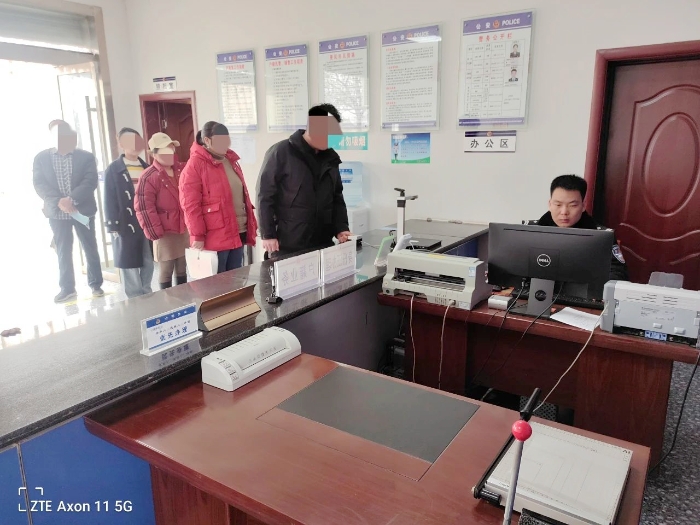 合陽公安戶籍窗口春節期間為辦事群眾提供便捷、高效、規范、優質的服務。