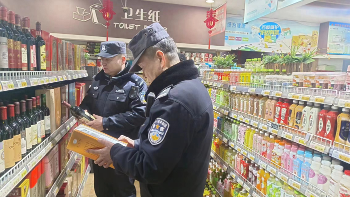 澄城公安積極開展食品安全檢查工作。