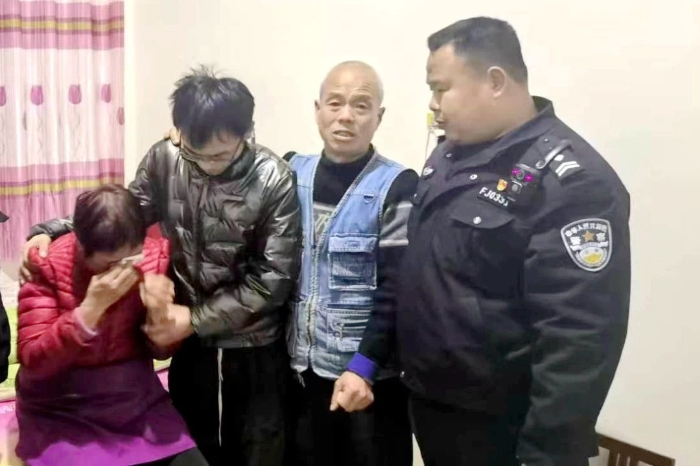 大荔警方幫助群眾與失聯(lián)十余載的兒子重新相認。
