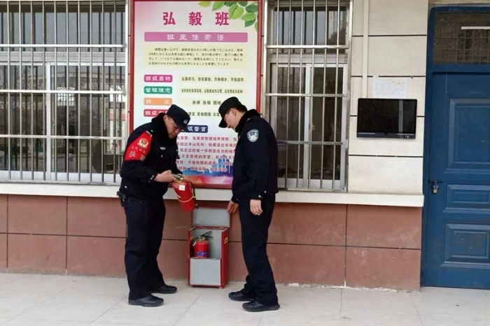 大荔公安檢查校園消防安全措施。