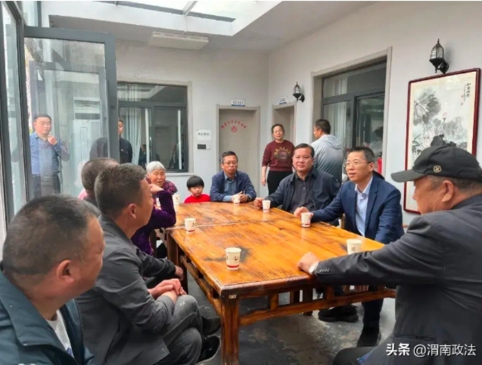 澄城縣委常委、政法委書記雷成濤深入堯頭鎮(zhèn)調(diào)研指導(dǎo)工作。
