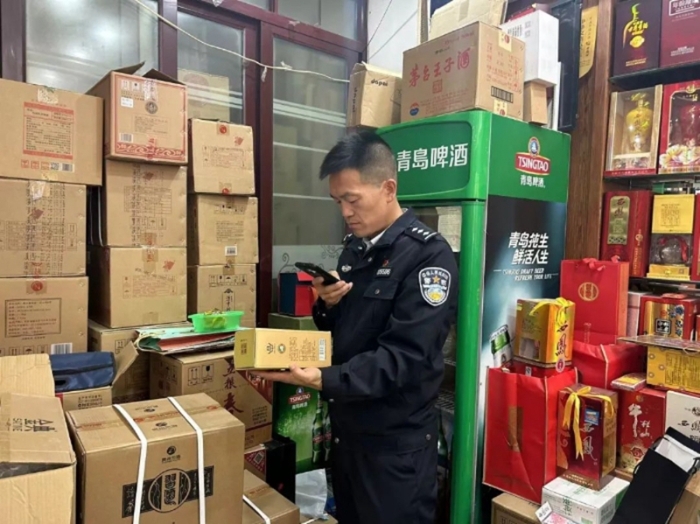 潼關公安開展打擊“特供酒”、“專供酒”專項行動。