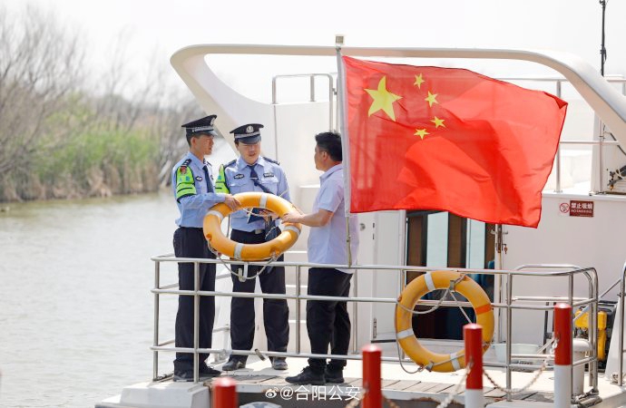 合陽公安對(duì)加油站、旅游景區(qū)、游泳館等重點(diǎn)部位進(jìn)行節(jié)前安全檢查。
