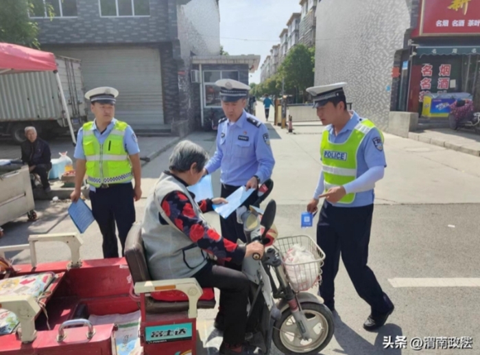 富平交警全力以赴做好“五一”假期道路交通安保工作。