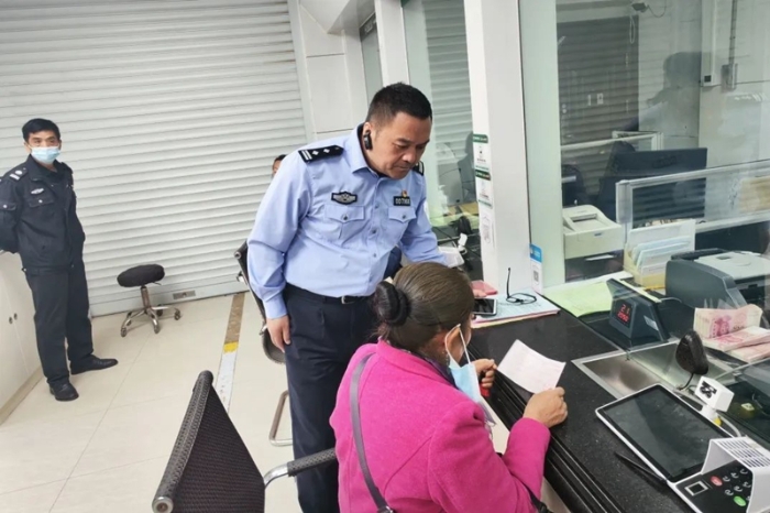 華州警銀聯動保住群眾3萬元。