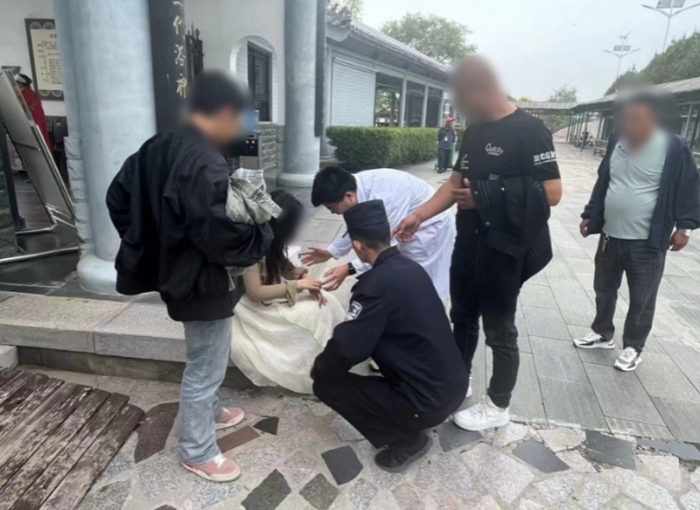 2合陽公安及時救助受傷群眾。