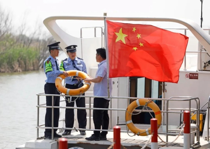 1 合陽公安為群眾歡度假日創造良好社會治安環境。