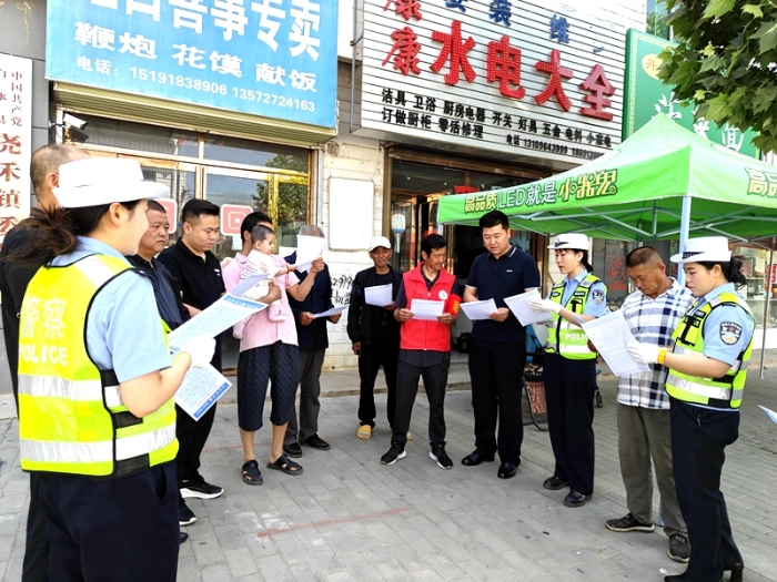 白水交警聯合滿義村完成首個交通安全融進村規民約宣傳活動。