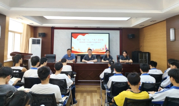 臨渭法院民事審判一庭進校園開展法治宣講會。