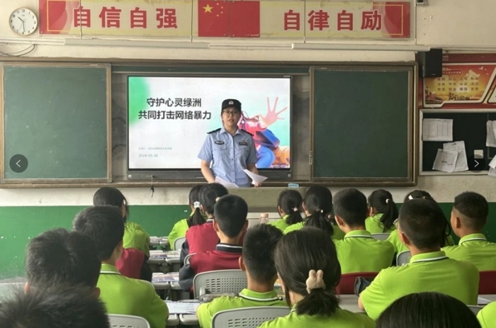 華州公安開展普法宣傳進校園活動。