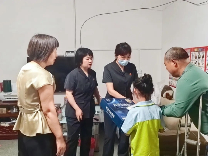 大荔法院開展“共駐共建一家親 關愛留守送溫暖”走訪慰問活動。