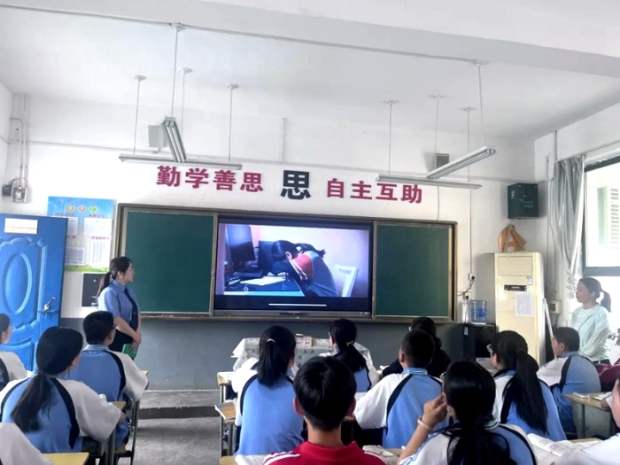 澄城縣人民檢察院法治副校長走進城南中學，為學校師生開展了一場法治安全教育。