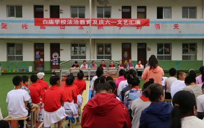 富平法院學校開展“走進留守兒童 以法關愛守護”法治教育活動。