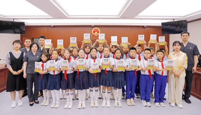 渭南中院開展法院開放日活動.