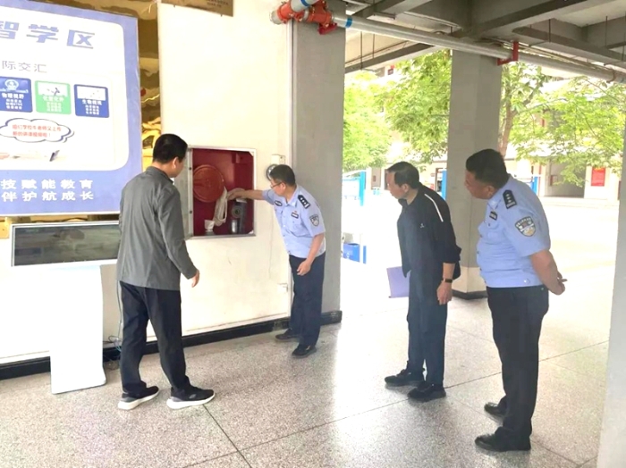 合陽公安開展高考考前安全檢查。