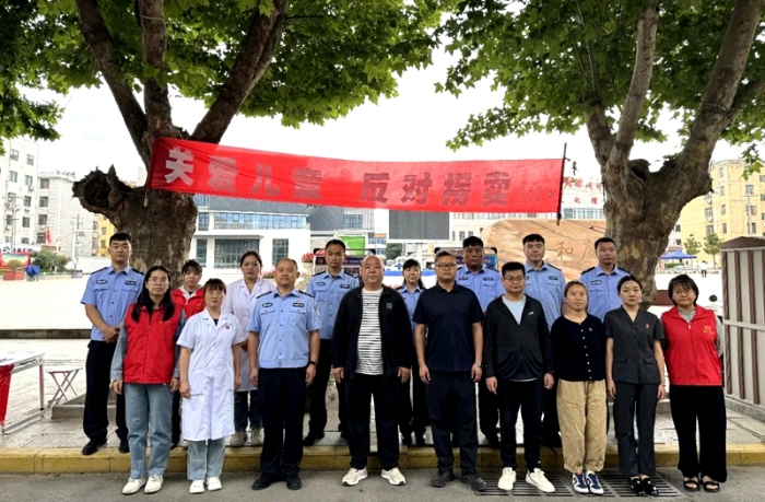 潼關公安開展“關愛兒童 反對拐賣”主題宣傳活動。