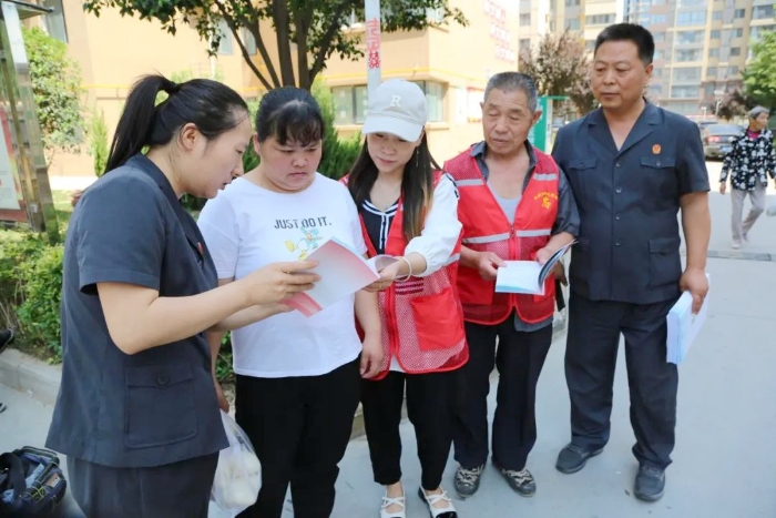 華陰法院開展民法典宣講和訴源治理宣傳活動。