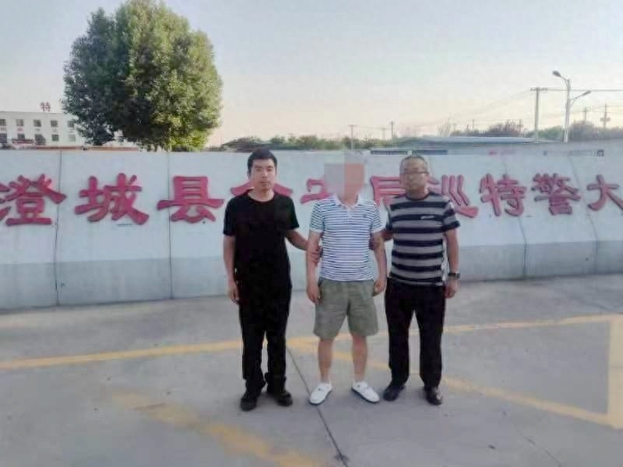 澄城公安巡特警再抓一名網上逃犯.
