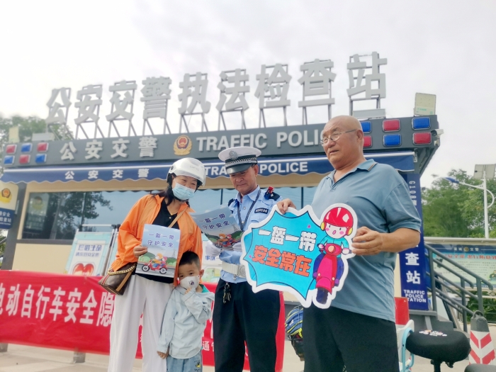 蒲城公安交警開展電動(dòng)車專項(xiàng)整治.