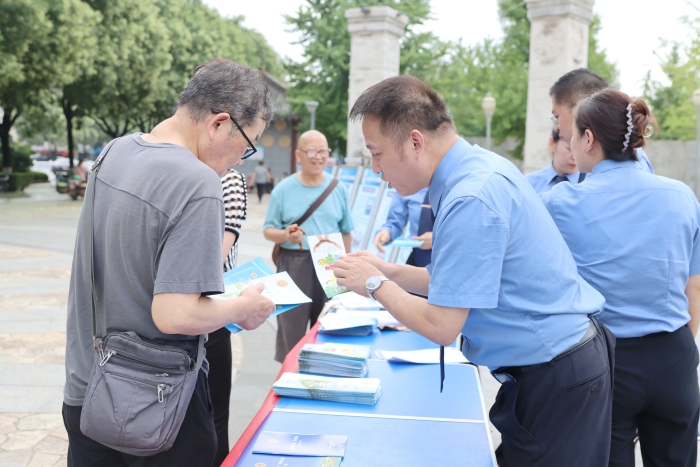渭南市、臨渭區(qū)兩級(jí)檢察院聯(lián)合開展普法宣傳活動(dòng)。