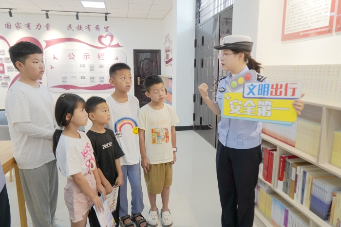 華州公安交警開展暑期學(xué)生交通安全宣講活動(dòng)。