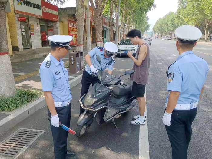 華州交警開展“飆車炸街”違法犯罪行為專項整治行動。