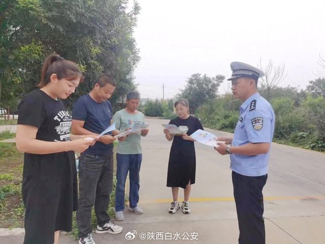 白水交警走進駕校開展交通安全宣講活動。
