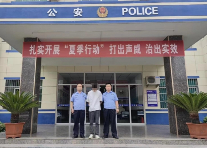 蒲城警方抓獲一名外省上網(wǎng)逃犯。