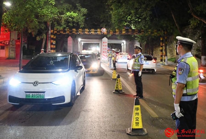 7月26日，渭南交警開展異地執法整治行動。記者 黨思雨 攝