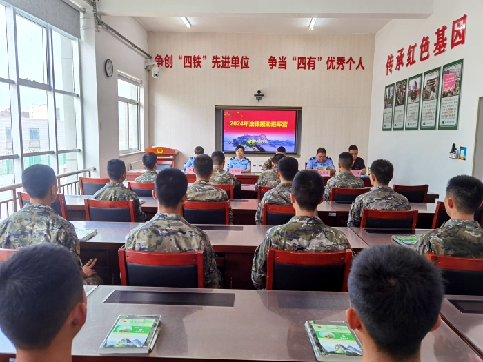 華陰市司法局開展“法律援助進軍營”普法宣傳活動。
