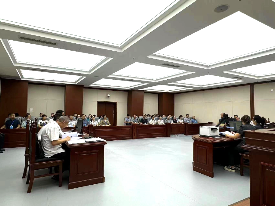 市司法局組織開展行政訴訟案件旁聽庭審活動。