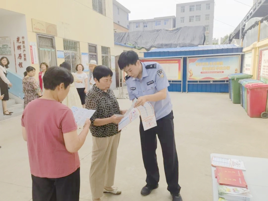 臨渭公安分局解放路派出所開展安全防范宣傳活動。