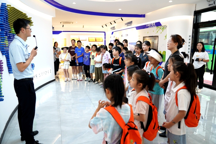 共青團渭南市委聯合渭南中院開展“守護黃河安瀾·傳承文化根脈”青少年生態文明實踐研學活動。